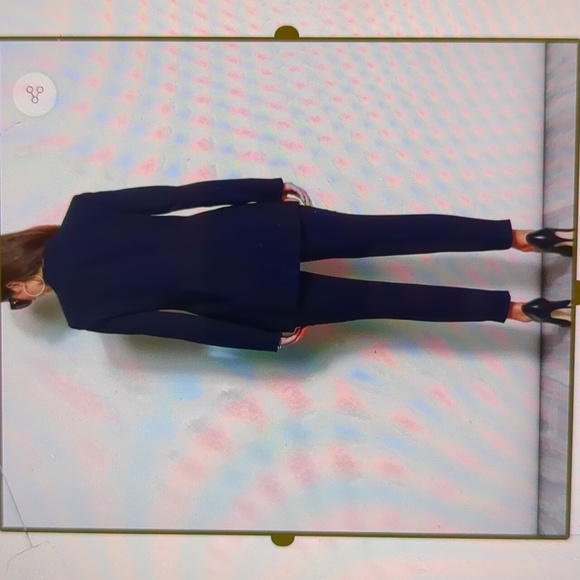 TAHARI* dress suit. Jacket/Pants, both fully lined. Hook/eye closure front. 2pc - Picture 17 of 17